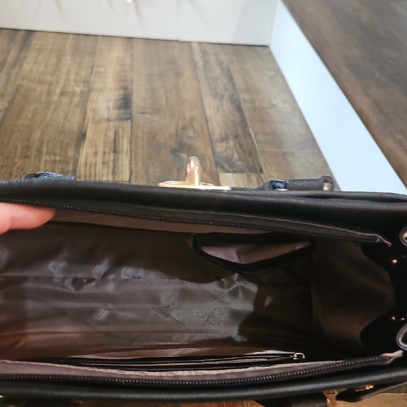 Elegant DS‎ Black, Pink, and White Large Handbag with Gold Accents.... - Picture 6 of 9